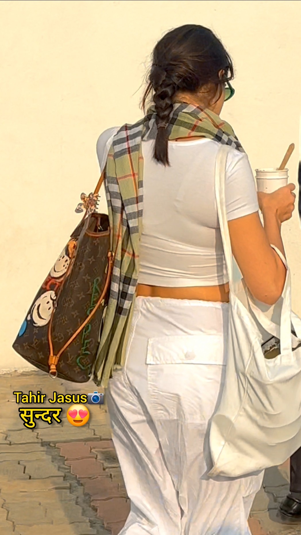 सुन्दर ?. #saraalikhan #shorts #tahirjasus #bollywood