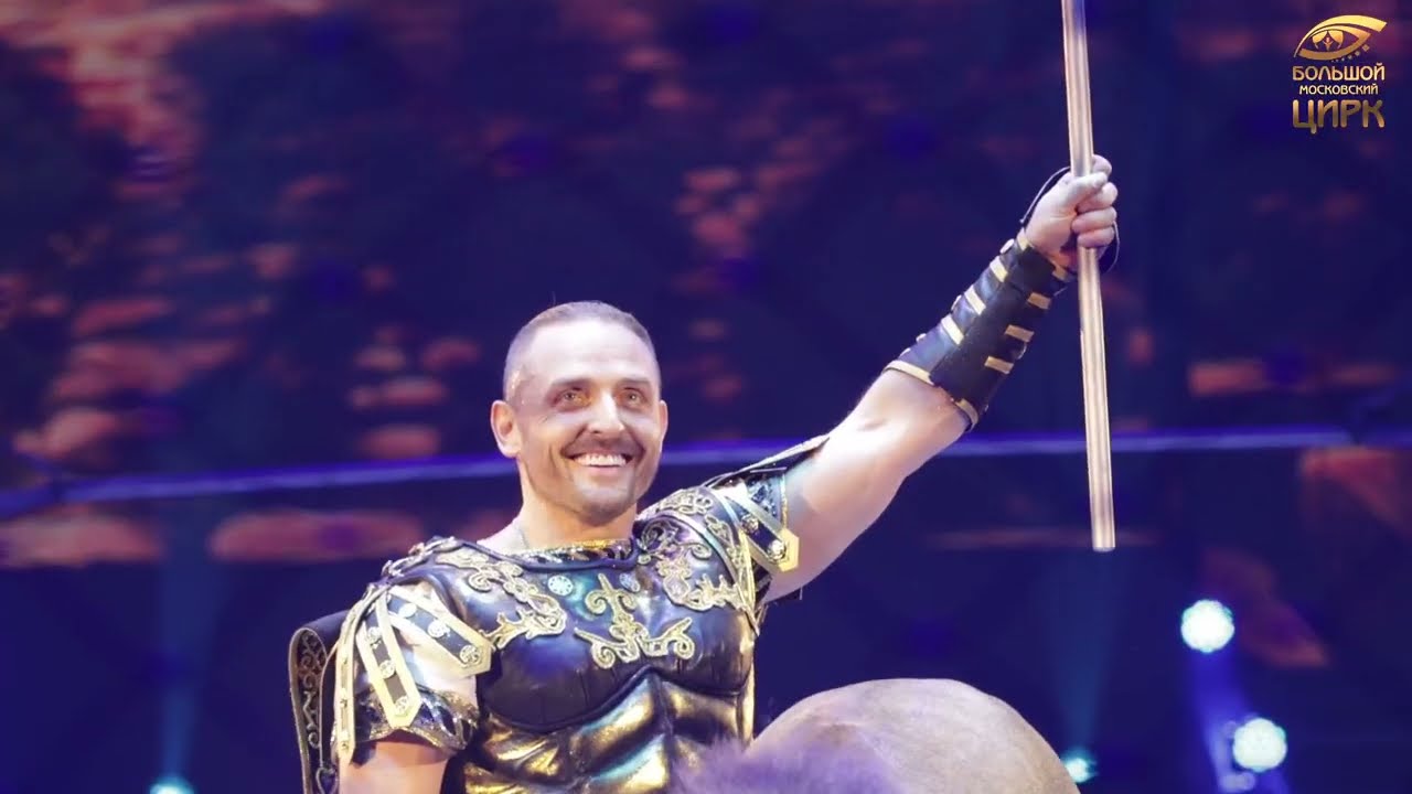 Ұйқыдағы үй порно кончалары оның кискасын жалап жатқанда