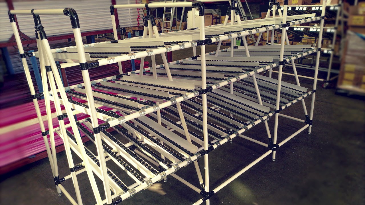 Flow Rack a 10 corsie per l'asservimento sulle linee produttive. Progettate secondo logica FIFO.