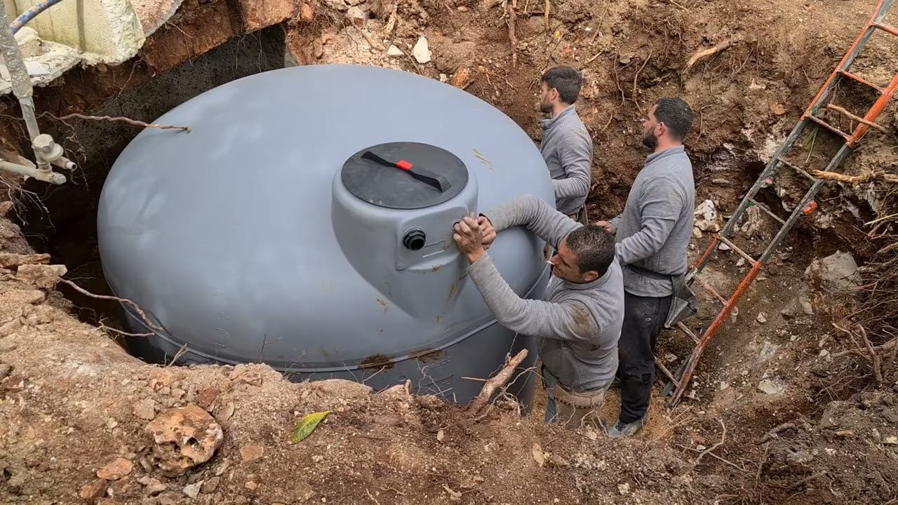 Einbau der neuen Zisterne / 5.000 l, Installazione della nuova cisterna