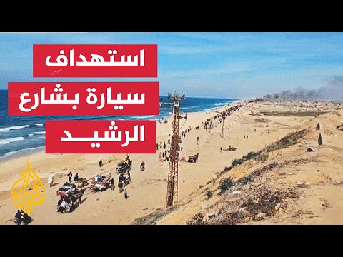 خاص للجزيرة - انفجار جراء سقوط صاروخ إسرائيلي على الفلسطينيين في شارع الرشيد وسط قطاع غزة