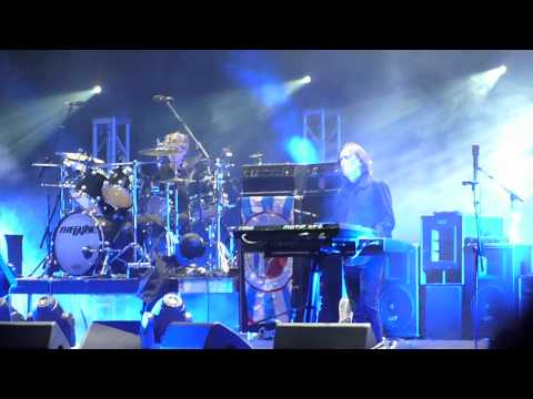 The Cure - Trust solo (Leeds 2012)