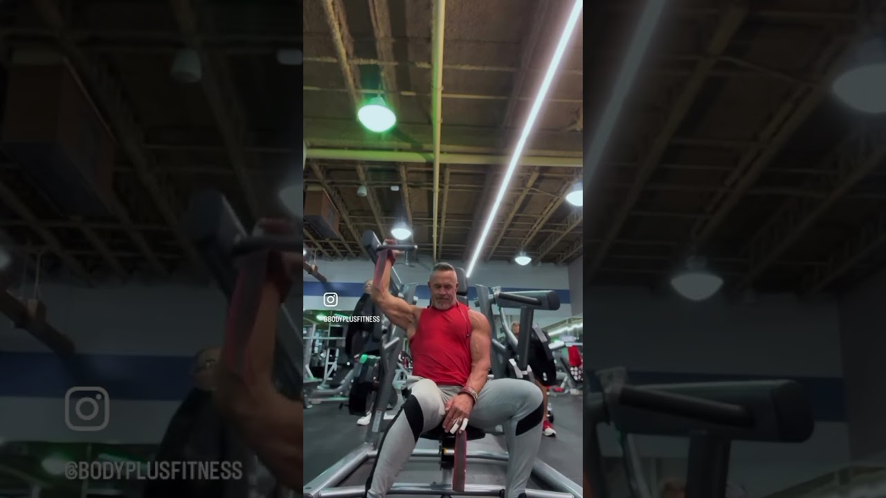One arm shoulder press are great for focusing in on the shoulder giving you better contraction #fit