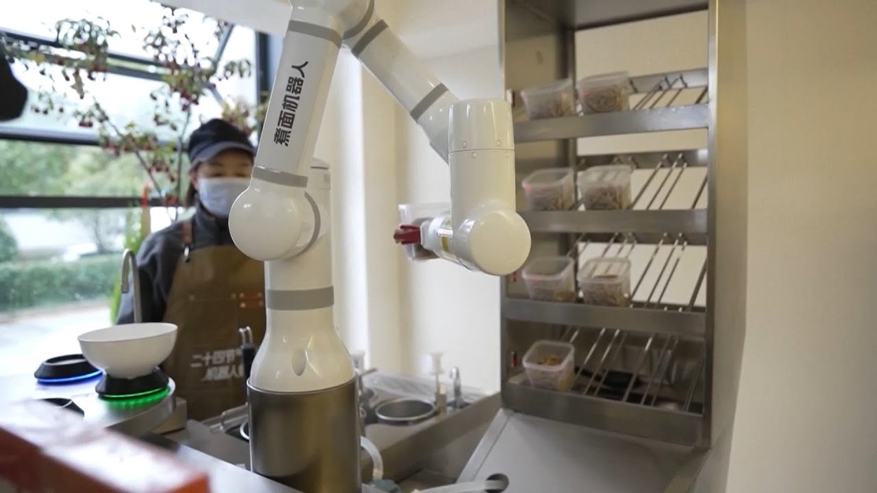 Restaurante en China opera su cocina completamente con robots