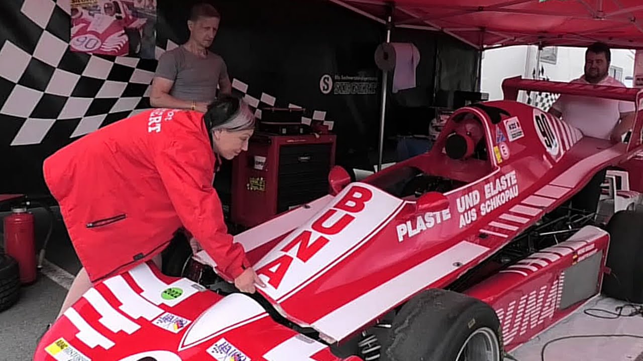Sachsenring Classic 2022 Formelwagen DDR Rennsportgeschichte im Fahrerlager.