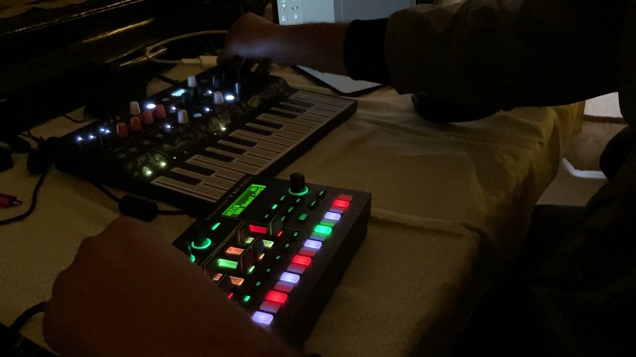 Deep Techno Jam w/ Roland TR6S and Microfreak