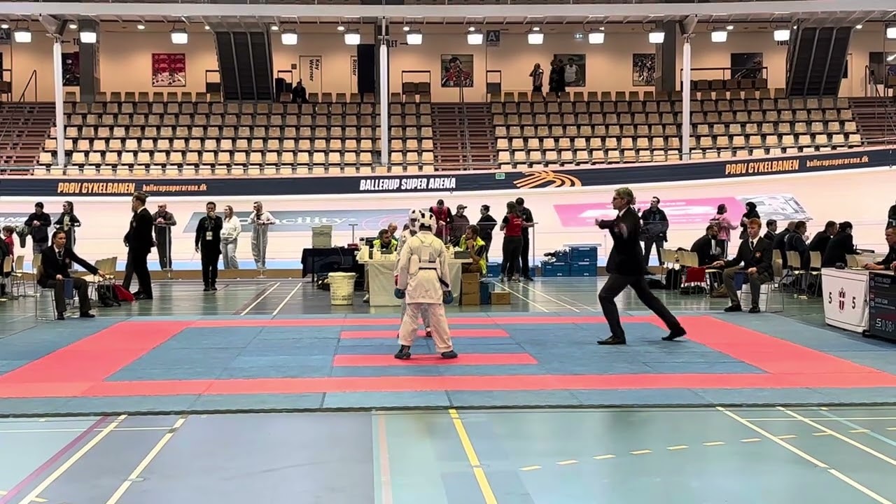 DM i Karate 2025, Vincent Peters 12 år, Kumite U14 -45 kg, semifinalen 7-1