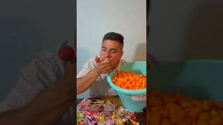 Muchos dulces 🧁 #niños #dulces #glotonería #shortvideocomedy #tragon #comida #fypシ #humor #comedy