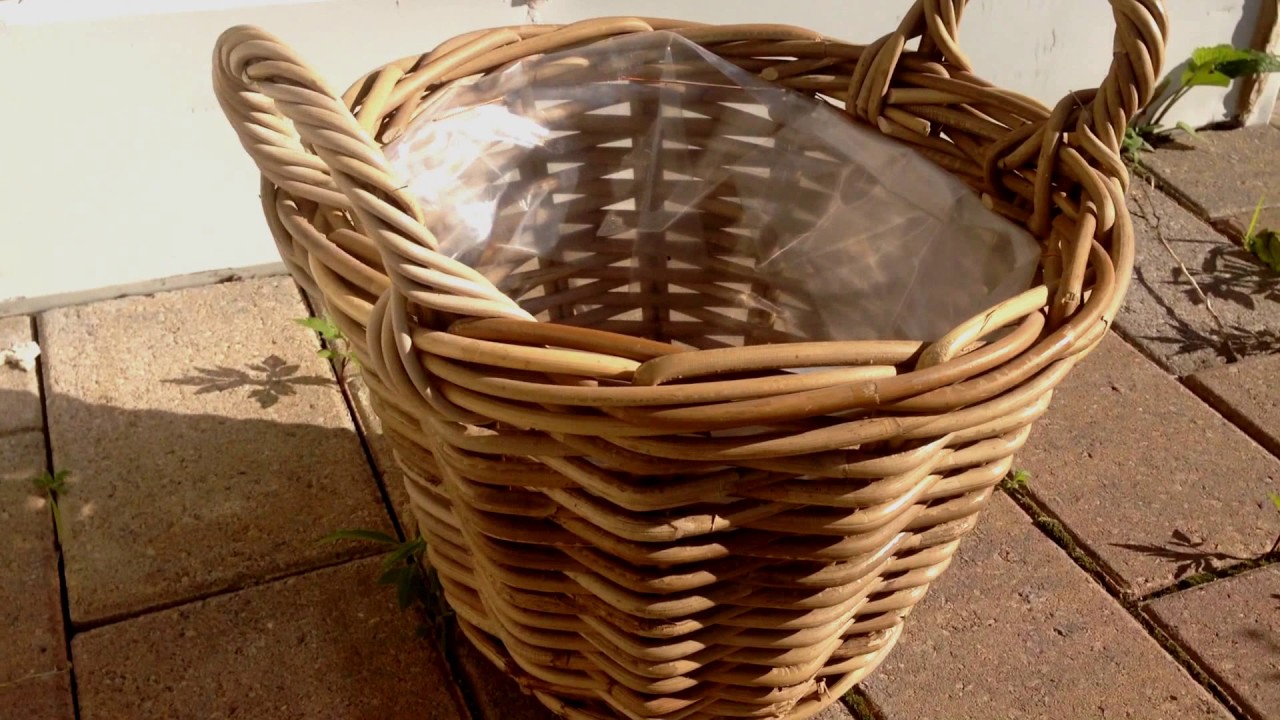 Natural Round Kubu Wicker Basket Planter w/ Liner