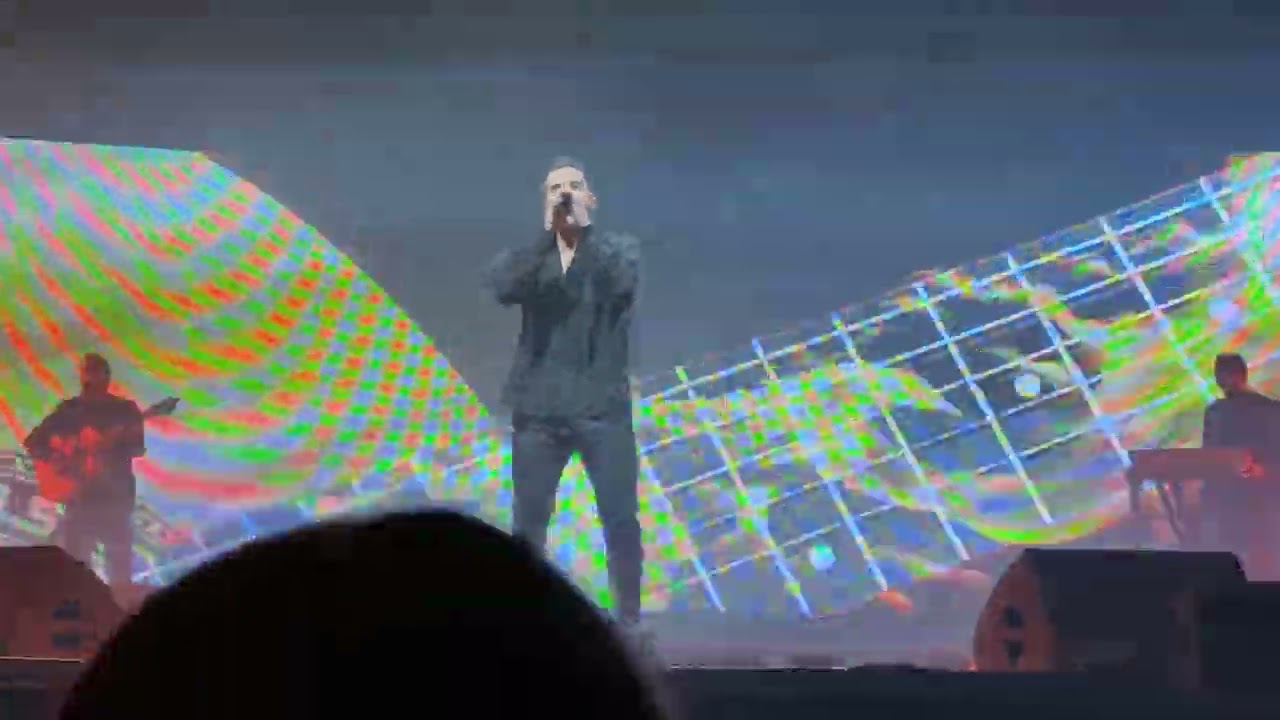 KENDJI GIRAC - Me Quemo - Live à Lille