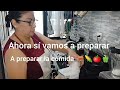 Cocinando 🥩🍎🌶️ y haciendo limpieza 🪣🧹( no tengo los derechos de autor)