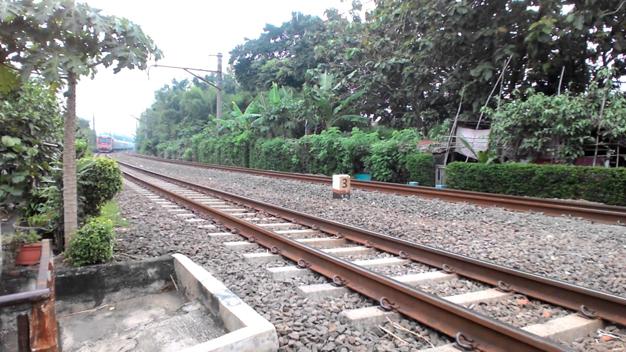 KRL KFW-I 9000 BUATAN PT INKA MADIUN MELINTAS DUREN KALIBATA
