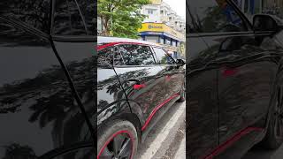 Dán điểm nhấn đỏ cho Vinfast VF7