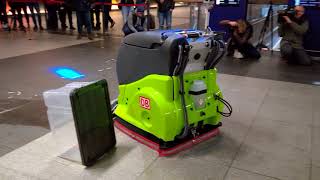 Wettbewerb Der Reinigungsroboter Adlatus Cr 700