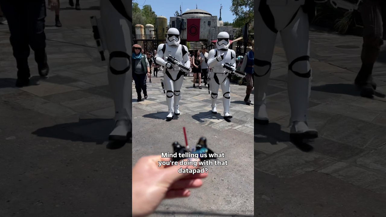 Какой персонаж вам нравится больше? 