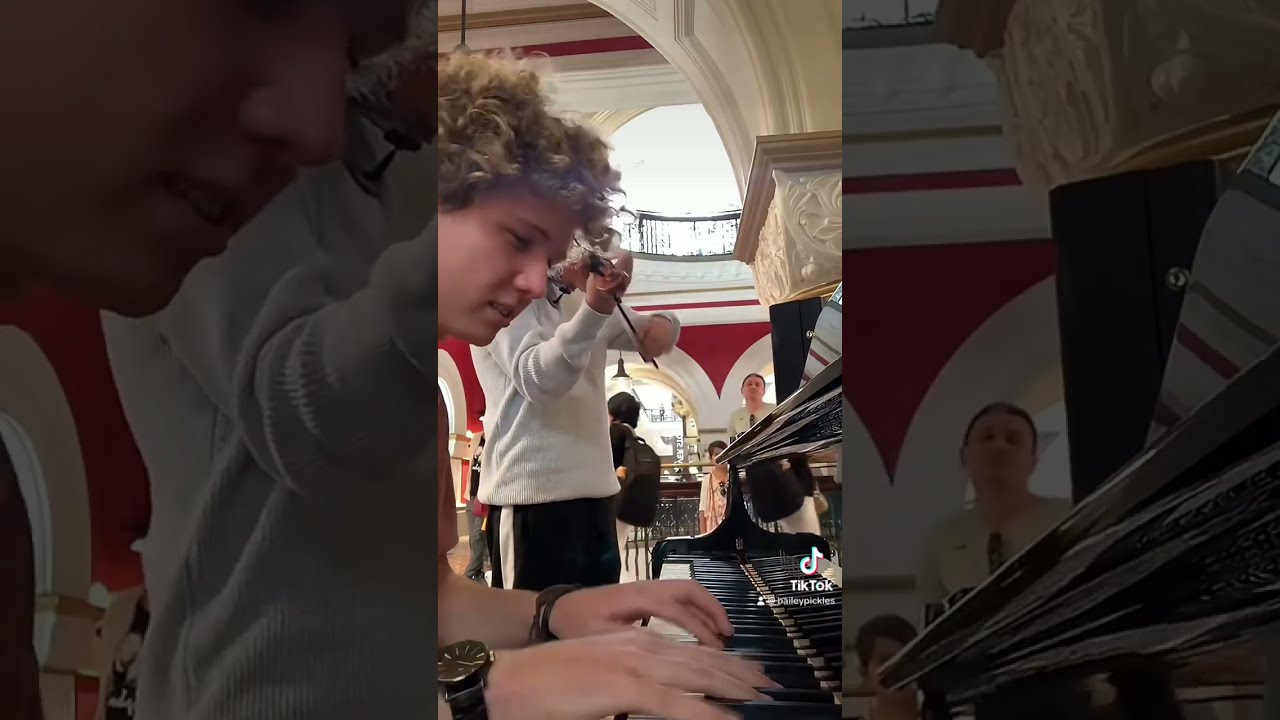 Playing 'How To Train Your Dragon' in public!! #piano #violin #howtotrainyourdragon #shorts