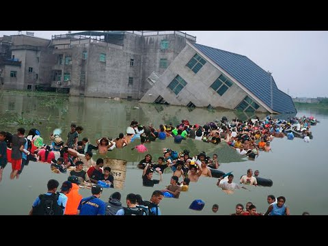 Hundreds of cars float through the streets like boats! Flood in Sao Paulo, Brazil