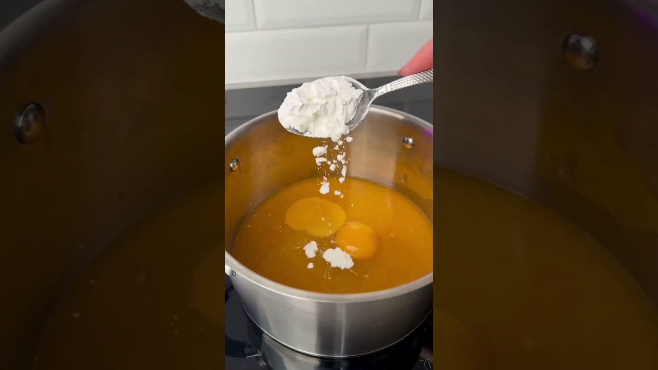 Хотя бы ДЕСЕРТ в Новогоднюю ночь должен быть легким поэтому Меренговый рулет идеальный вариант!