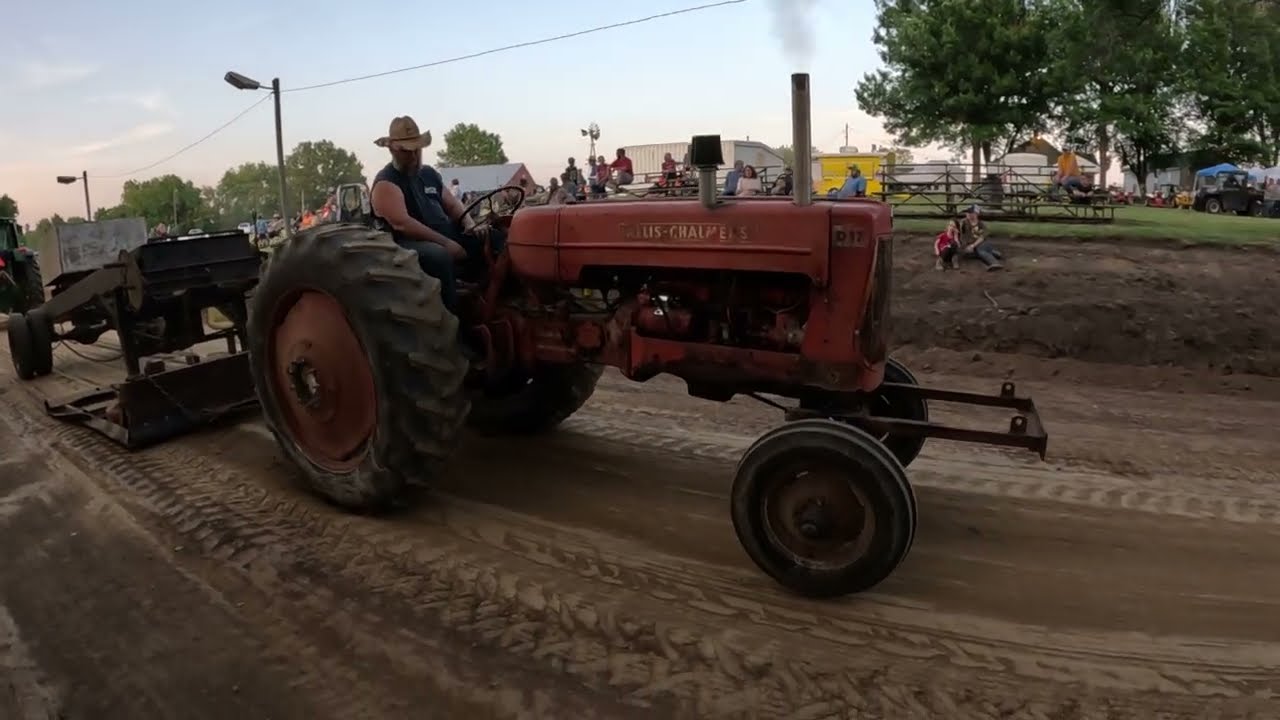 Allis Chalmers D17 at the Western Missouri Antique Tractor and Machinery Association's 45th Show