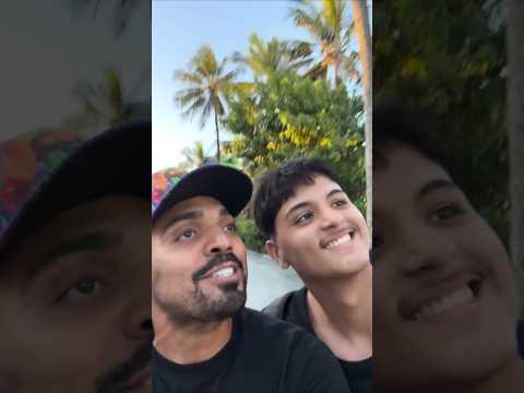 Tirullipa atendendo fãs no Beach Park