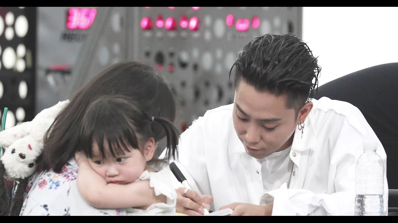 젝스키스 18년만에 팬사인회! 엄마가 된 팬의 아이를 보는 은지원의 심정은 어땠을까? T_T