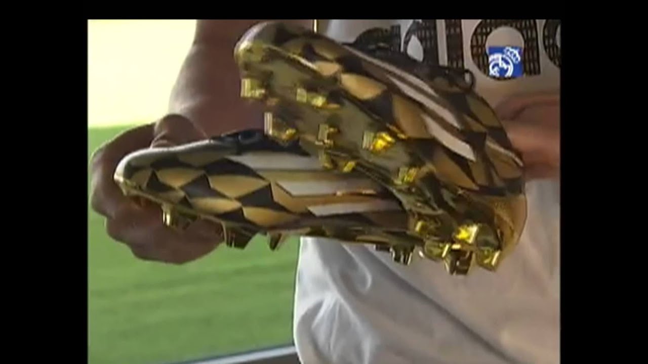 los Muestra Iniciativa James Rodríguez recibió la bota de oro como goleador del Mundial [Noticias]  - TeleMedellin - YouTube