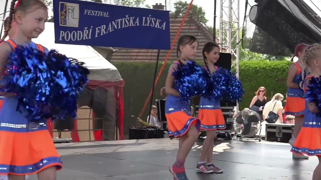 22. Staroveské obecní slavnosti - mažoretky