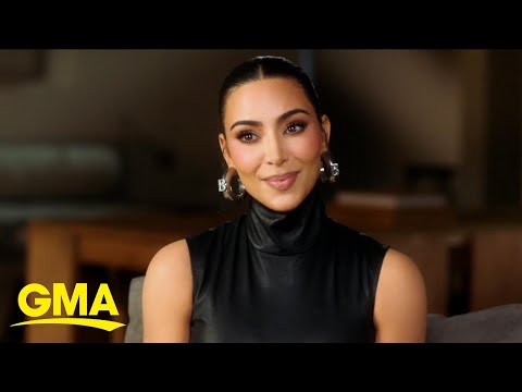 Video: Kim Kardashian buvo išleista madingu asimetrišku kostiumu su sijonu