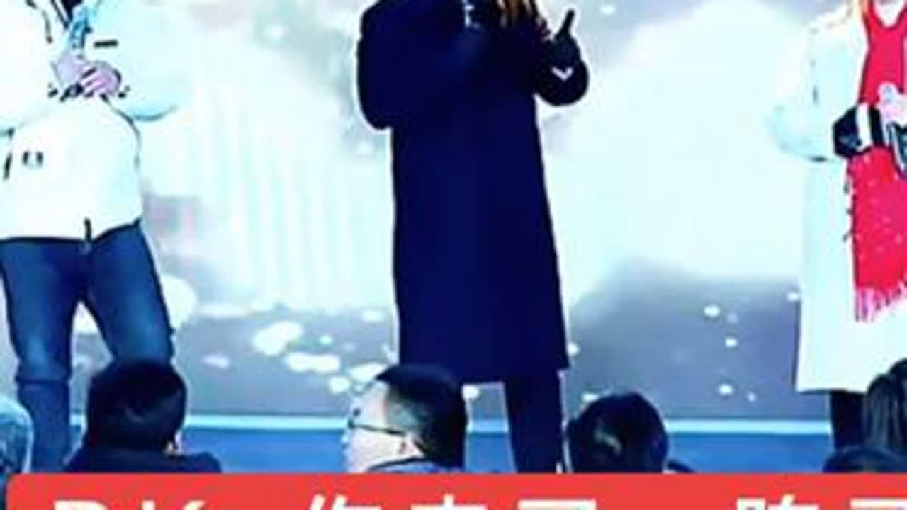 德百奥莱直播第二场亮点十足！两位德州本地男女歌手惊喜加盟助阵，他们台下是要好的朋友，一上台便开启精彩PK，同台唱响《你来了一阵子》，两人各展所长、唱得各有千秋，实力圈粉。一旁的皮特顺势搞笑接梗，...