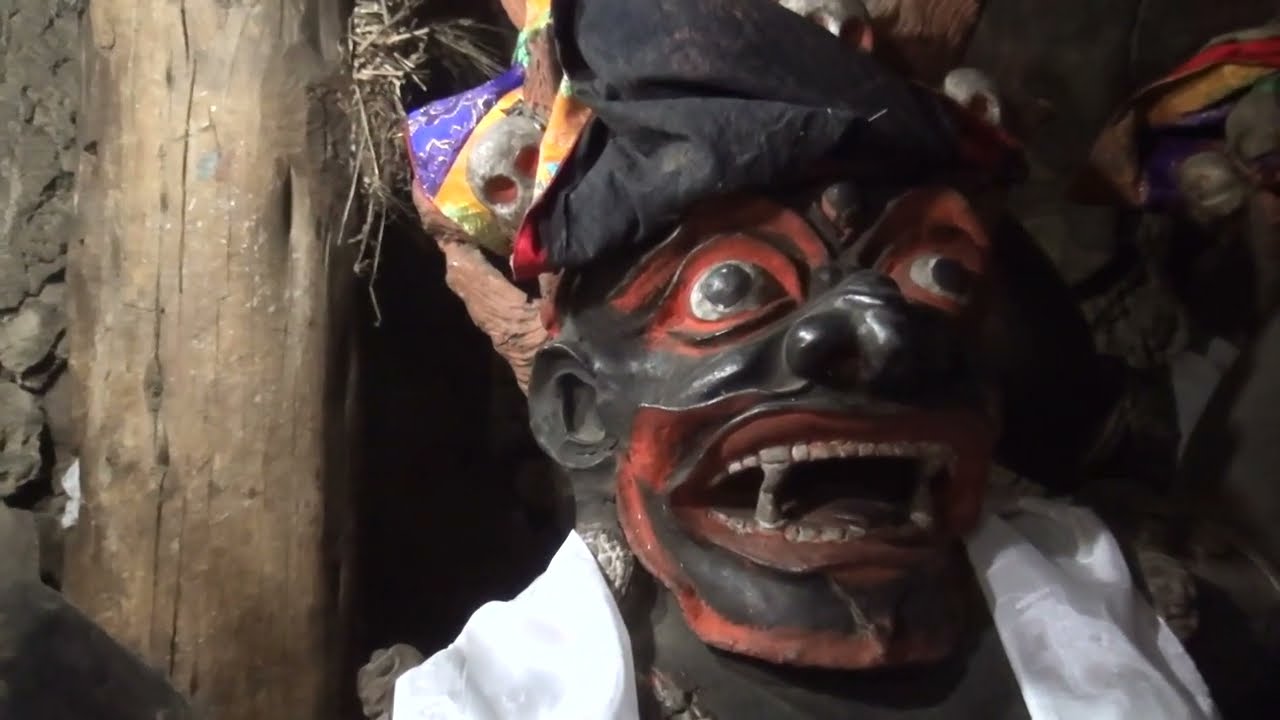 Фрагмент пуджи в Храме Защитников Дхармы, буддийский монастырь Тиксей Гонпа, Ладакх, Гималаи.