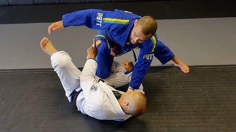 Z-Guard Reverse De La Riva Pass - Smashing The Half-Guard Course