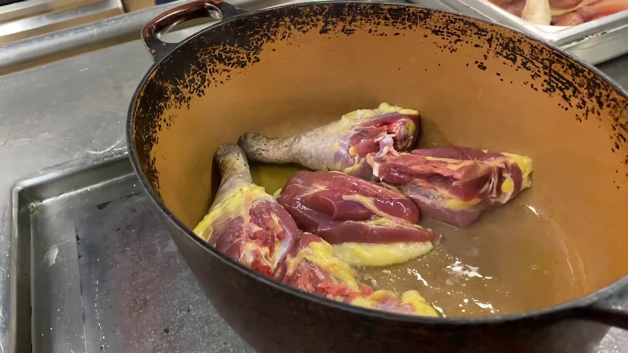 Le salmis de pintade cuisine à La Ferme De La Ruchotte