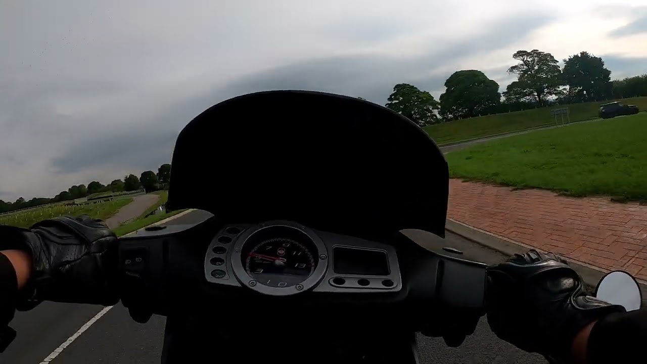 2011 Gilera Runner 200 Walkaround & Test Ride