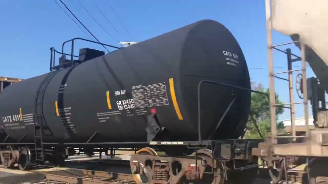 CSX M582 screams around the curve with CSX 998 leading on 8-18-23