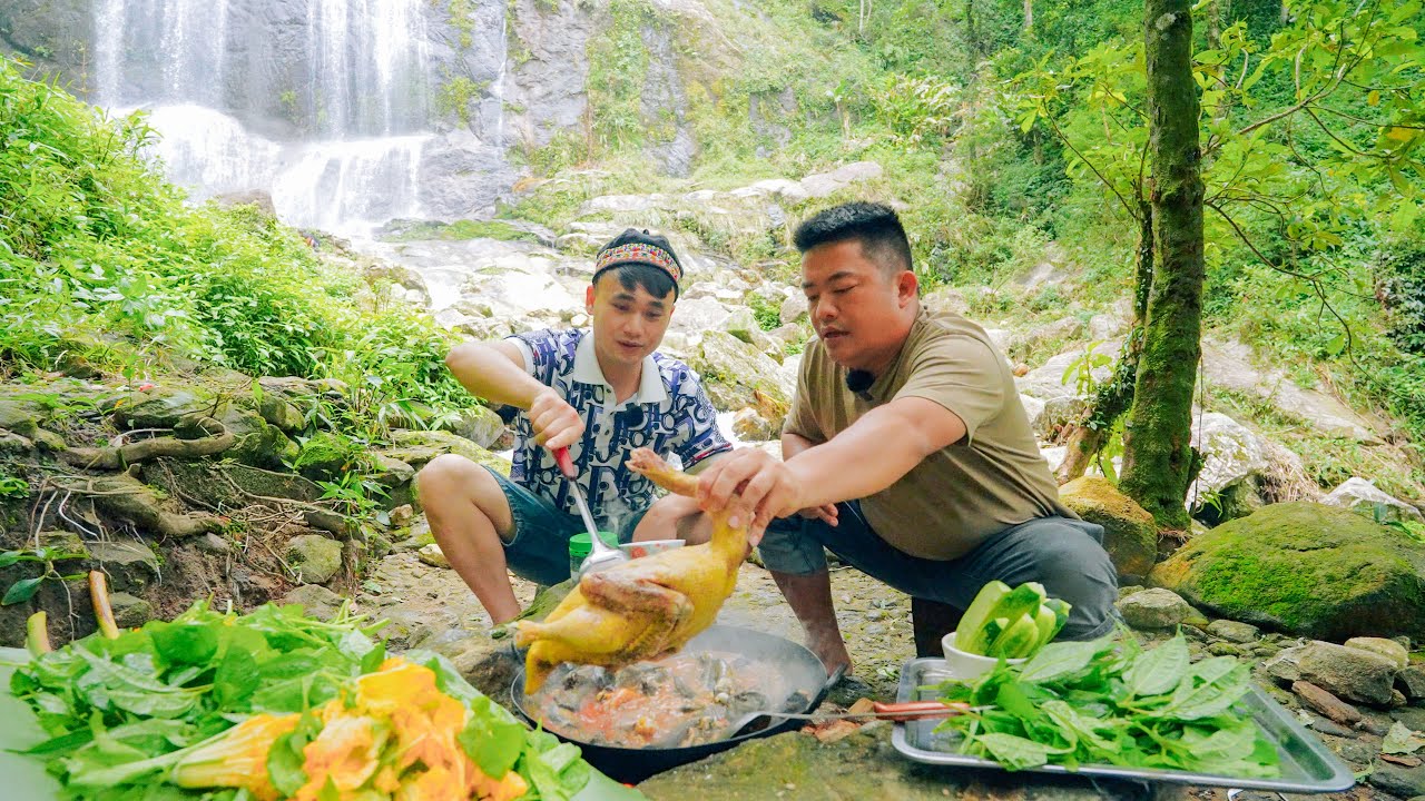 SAPA TV | TỰ TAY NẤU MÓN LẨU GÀ ĐEN RAU PẠ PHÌ NGON NHỨC NÁCH DƯỚI CHÂN THÁC NƯỚC HÙNG VĨ TẠI Y TÝ