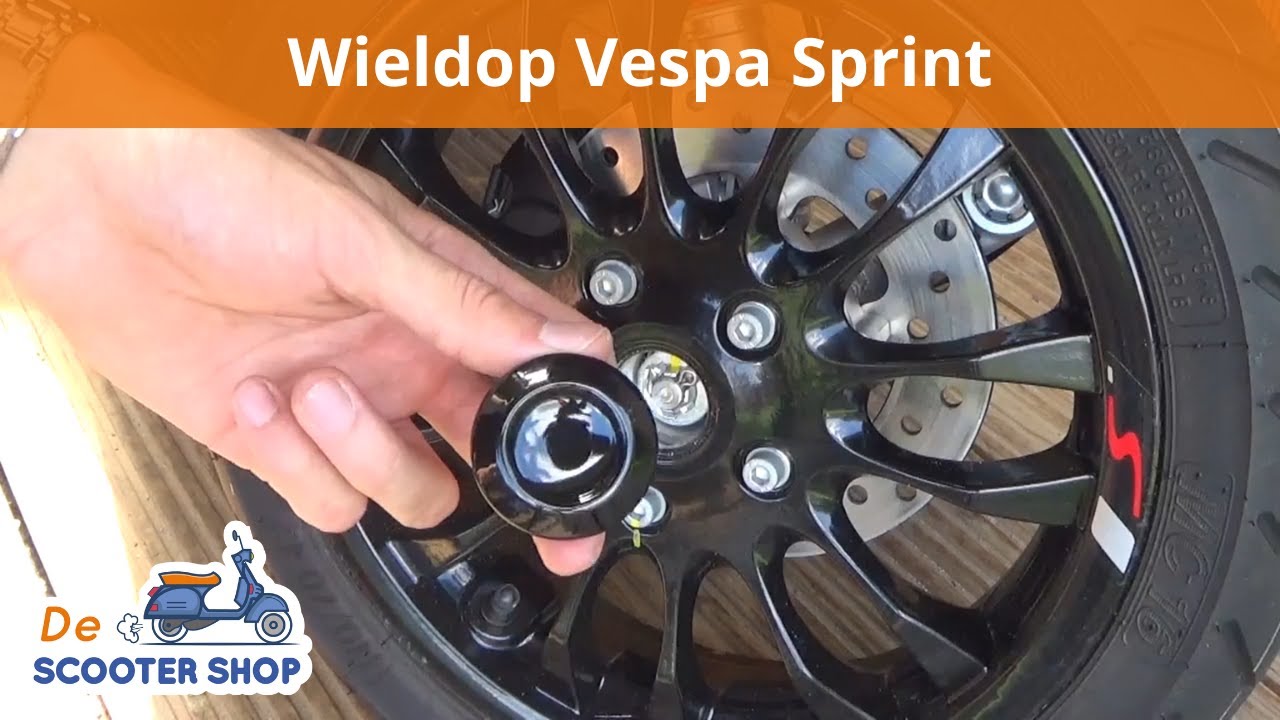 Wieldop Vespa Sprint en Primavera glans/mat zwart monteren | Montagevideo -  De Scooter Shop - YouTube