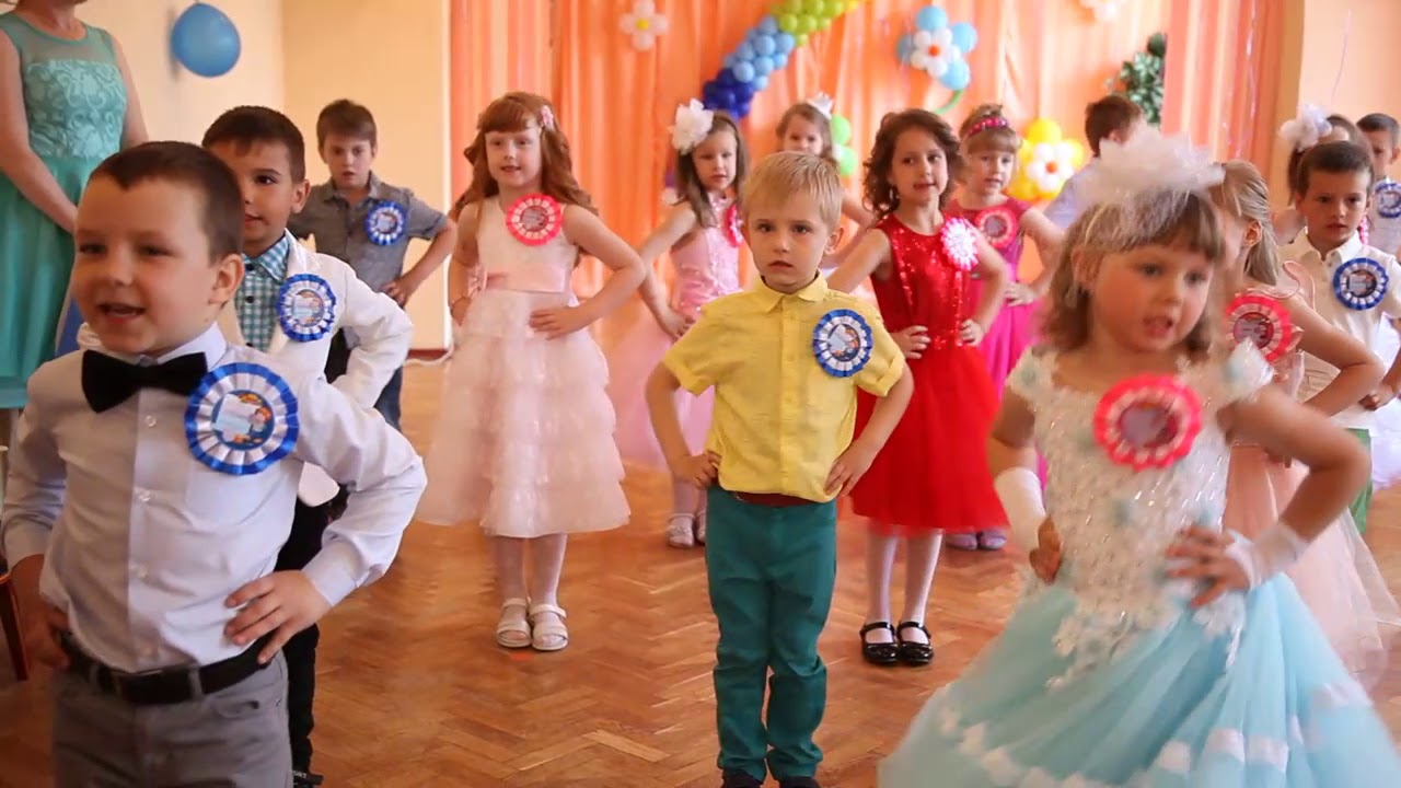 выпускной в садике. дети на выпускном в детском саду. выпускной в детском саду. выпускной в детском саду. выпускной в детском саду в стиле.