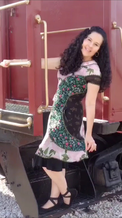 AMY'S THRIFT VINTAGE DRESS TRAIN STATION PHOTO SHOOT! #train #thrift #thriftfinds #thrifted #shorts