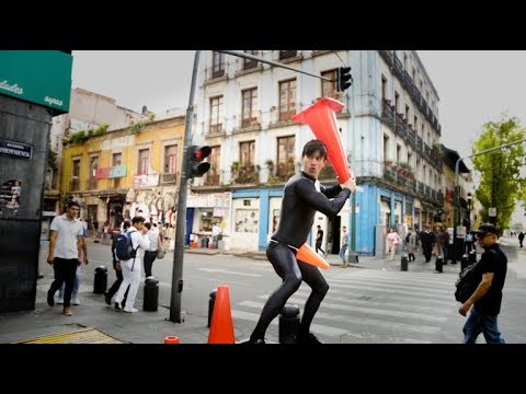RAFAEL HDEZ - A MOVER EL ATUN - UN CONITO AL AIRE