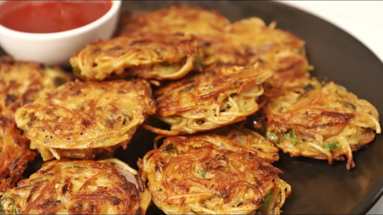 নুডলস পকোড়া বিকেলের জলখাবারে ঝটপট বানিয়ে নেওয়া যায় | Noodles Pakora Chatpata snacks recipe