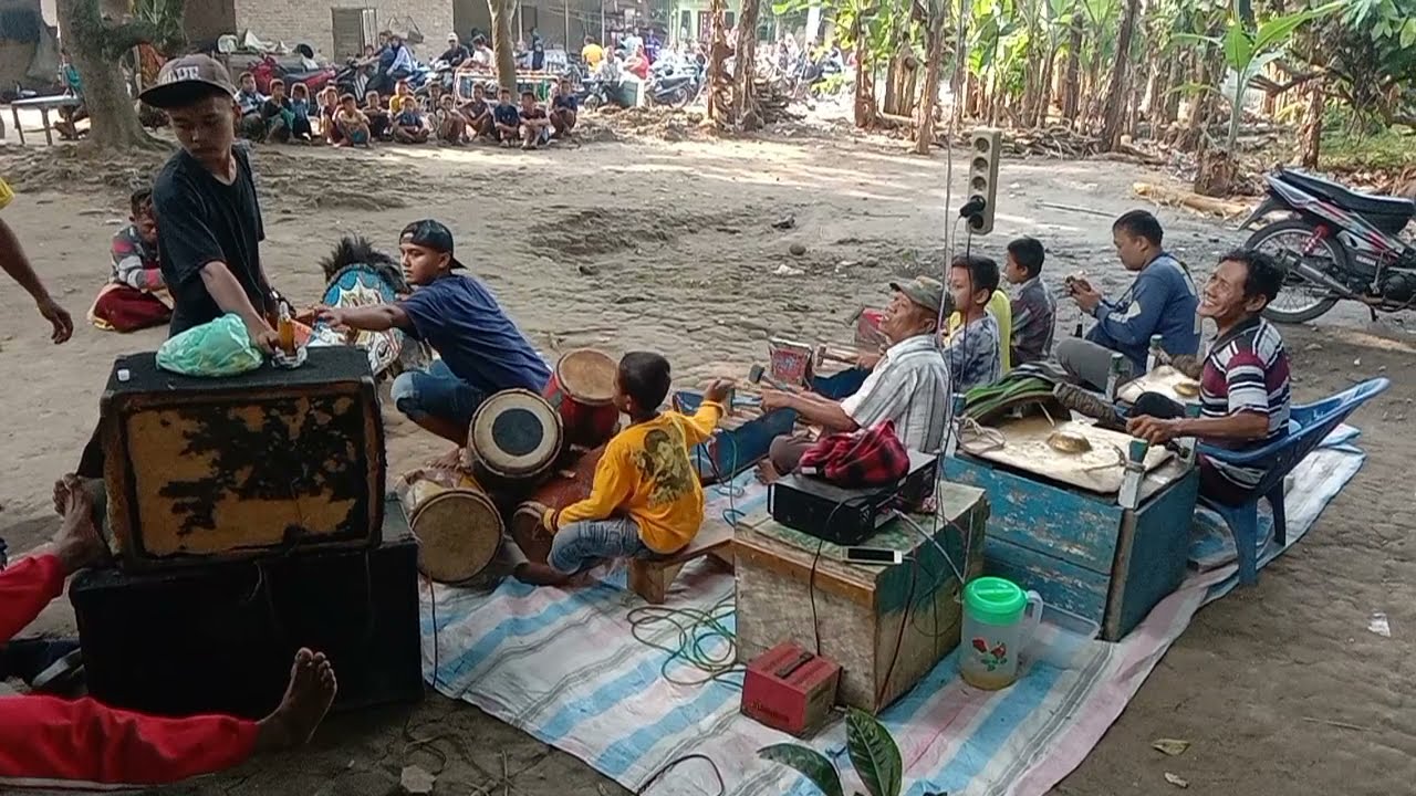 paguyban kuda putih part 2 mabok jaranan tukang gendangnya mantap betul