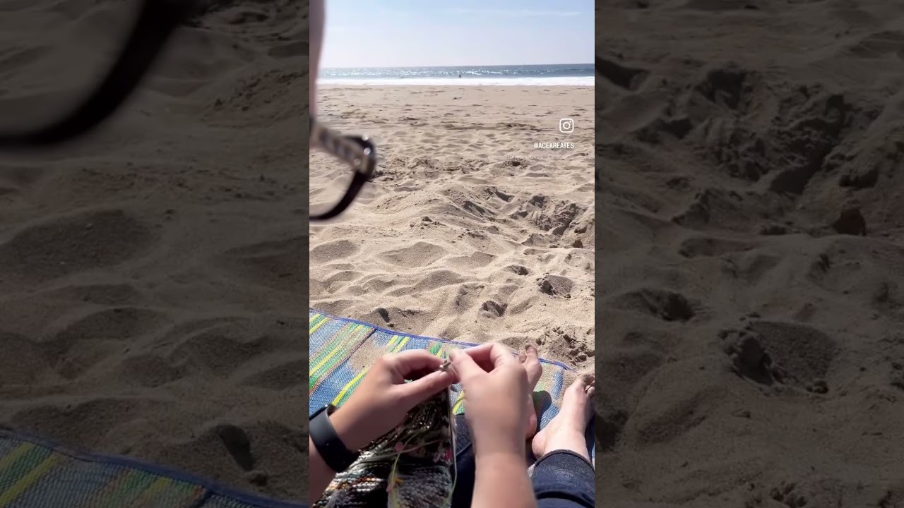 Beach knitting 🏝️ 🧶 