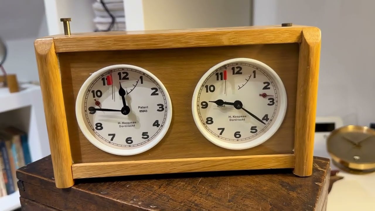 Eenvoudige Analoge Wandklok van Massief Hout voor Thuis