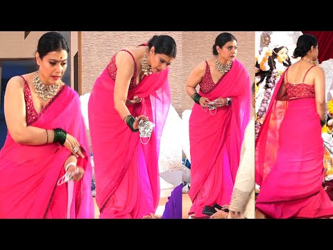 Kajol के Saree के पल्लू ने किया बार बार परेशान Kajol OOPS Moment In Public @ Durga Pooja Celebration