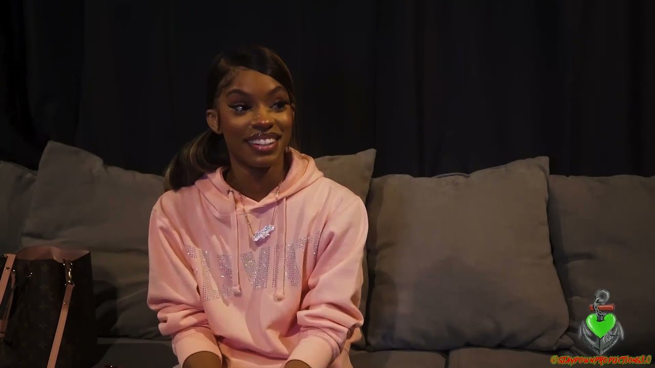 Monaleo tells us a story when she drove to PV to fight a girl for her friend  