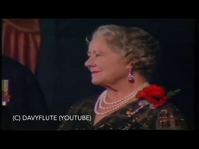 GOD SAVE THE QUEEN - Festival of Remembrance 1983 (Arrival of the Queen Mother)