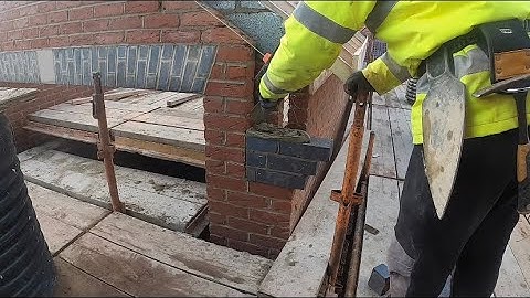 Bricklaying: garage finished