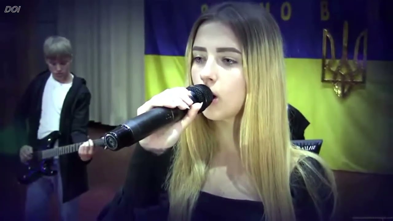 Біля тополі.