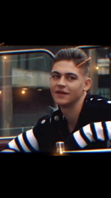 Hero Fiennes Tiffin Smilingππ#hardin #herofiennestiffin #herophine