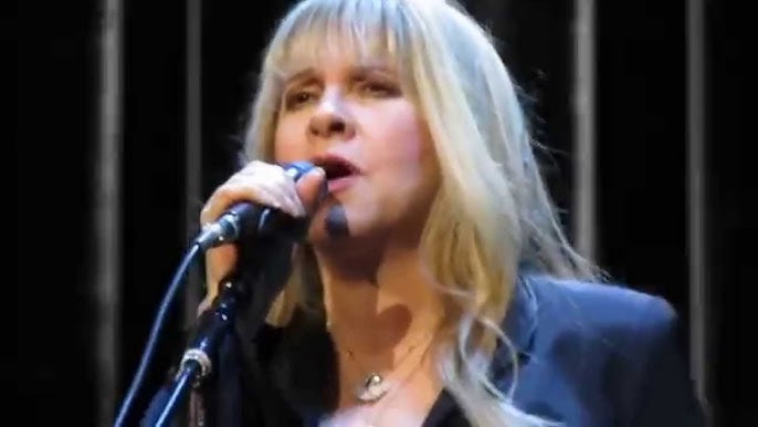 Fleetwood Mac News: REVIEW and VIDEO Fleetwood Mac Live in St. Louis  October 20, 2018